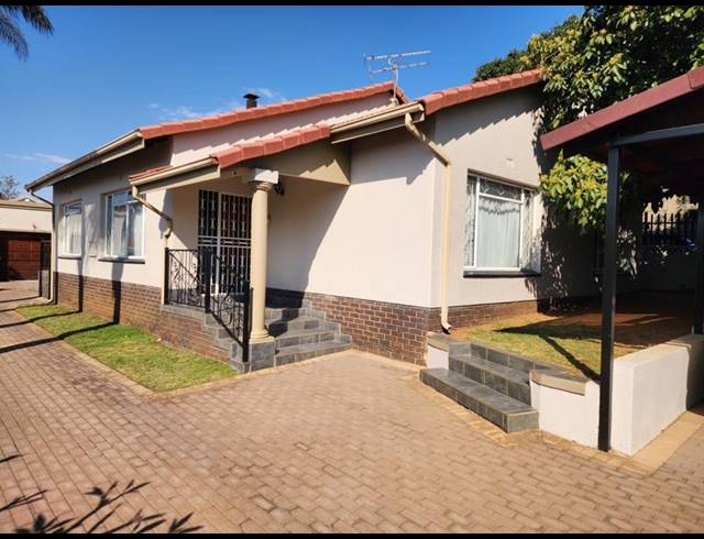 3 BEDROOM HOUSE FOR SALE IN SOUTH CREST